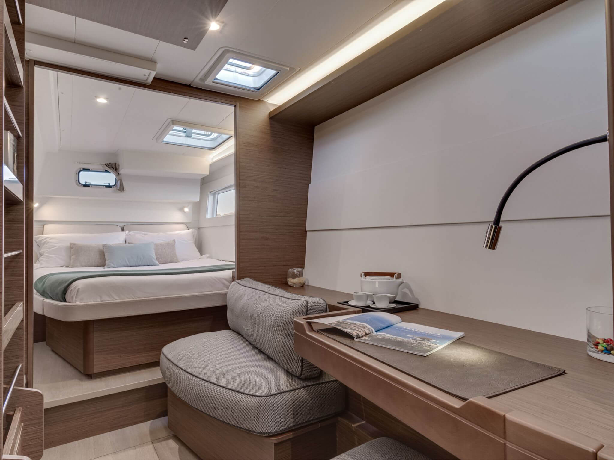 yacht Lagoon 40 interior