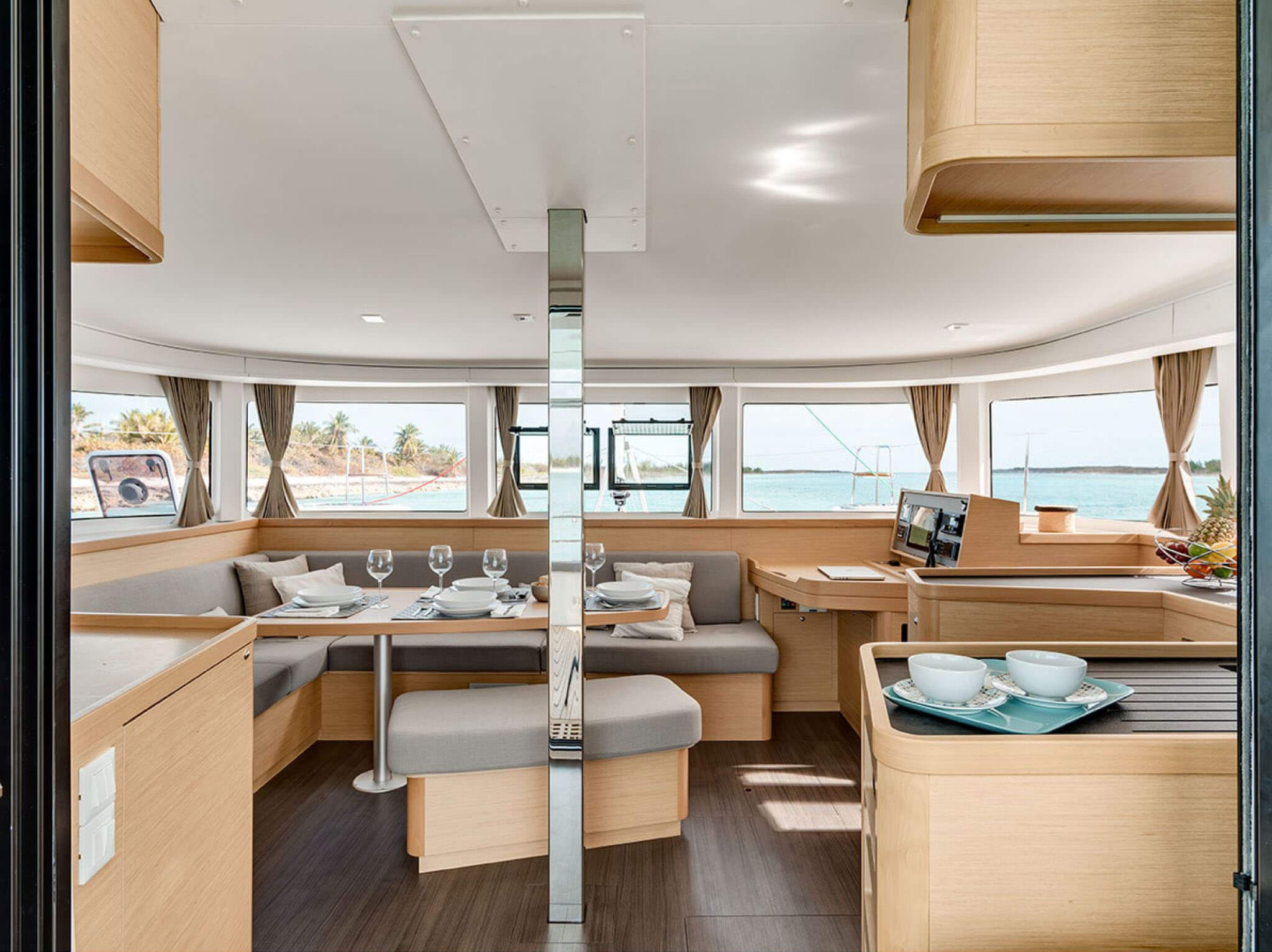 yacht Lagoon 42 interior