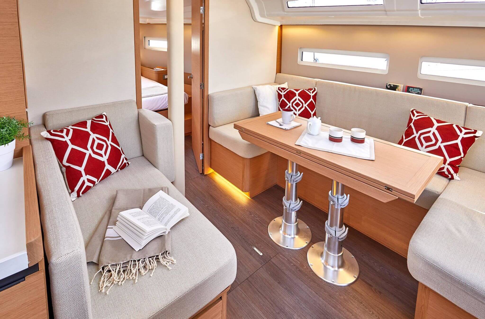 yacht Sun Odyssey 410 interior