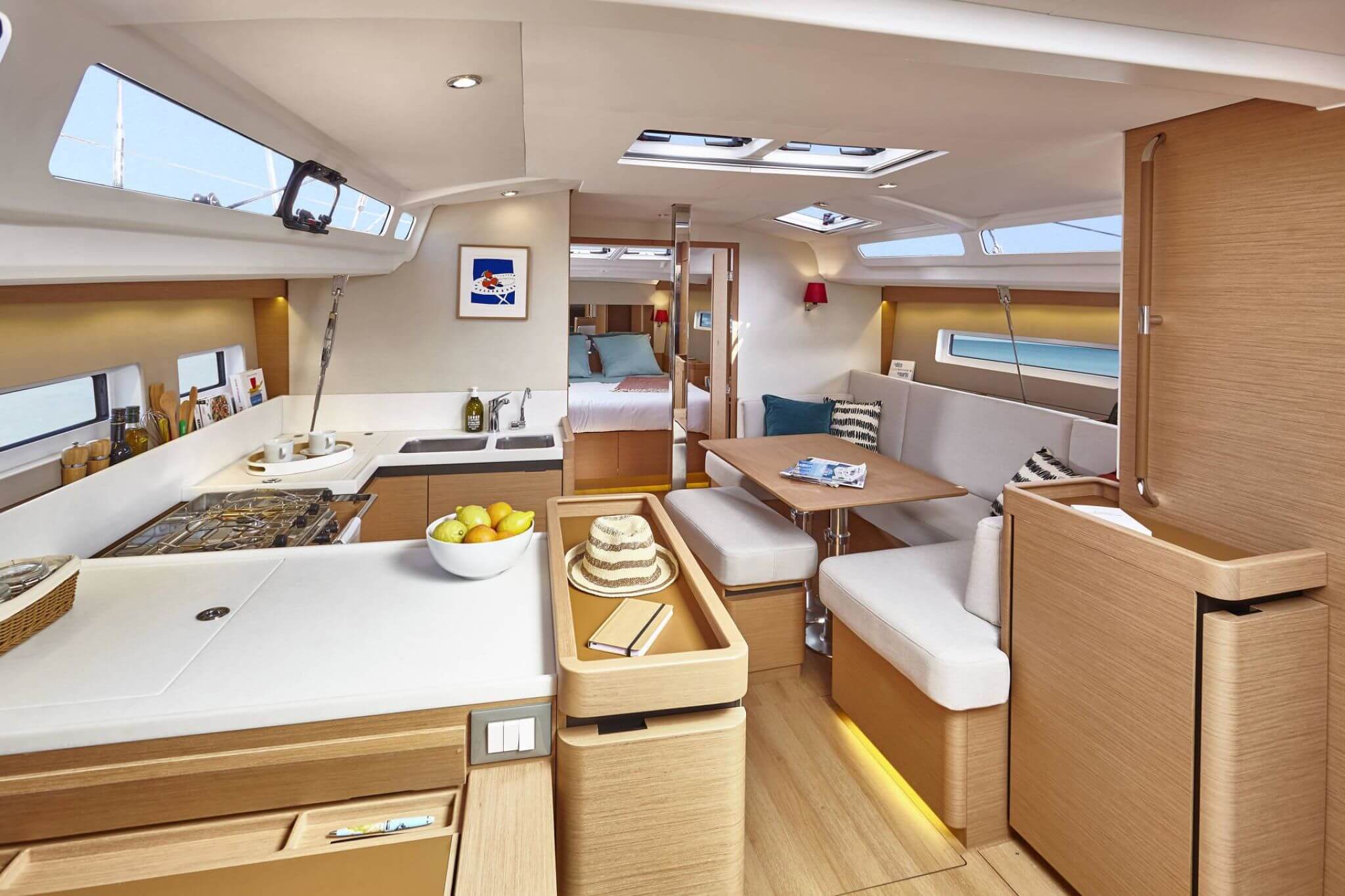 yacht Sun Odyssey 440 interior