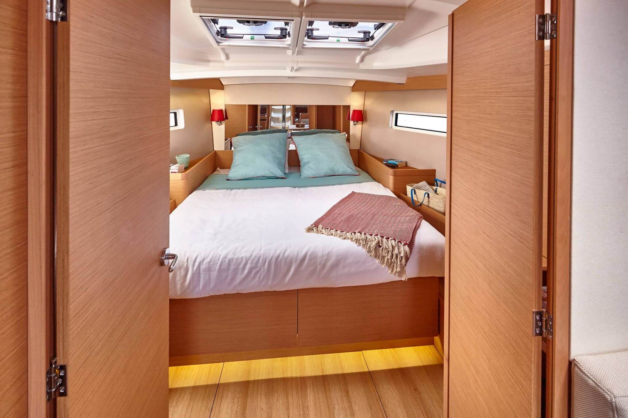 yacht Sun Odyssey 440 interior